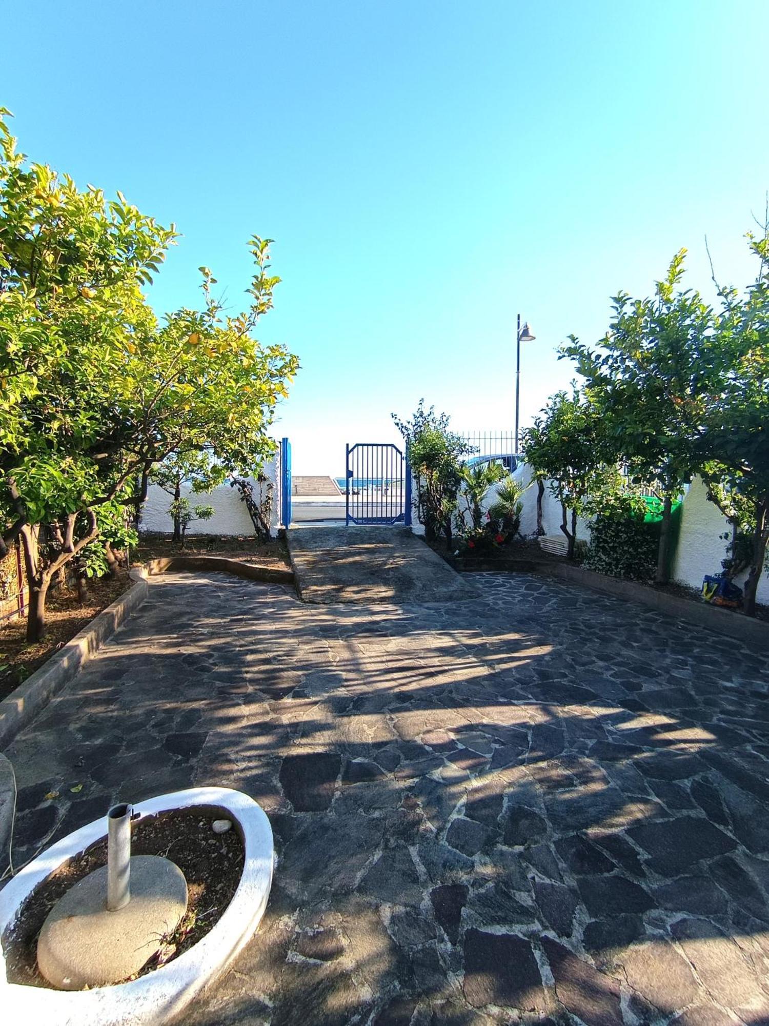 Monolocale Tirreno Studio Seafront Formia Eksteriør billede