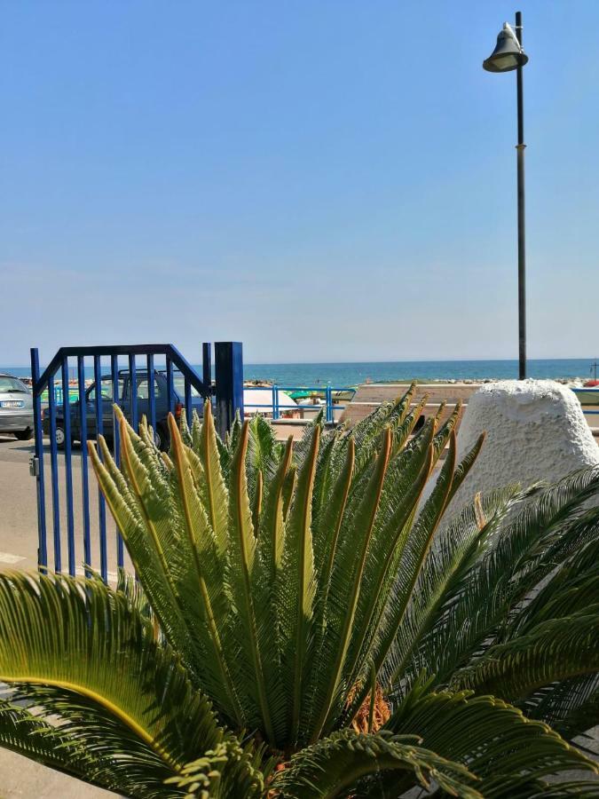 Monolocale Tirreno Studio Seafront Formia Eksteriør billede